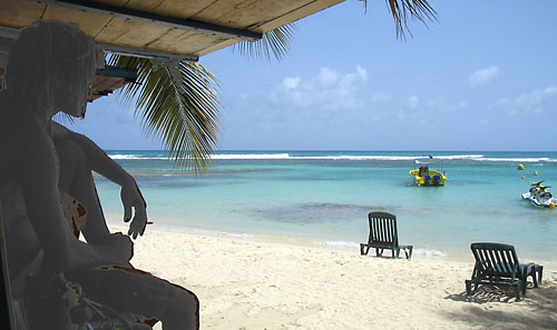 Julien et son bateau. 