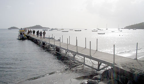 Le ponton de la plage de Malendure. 