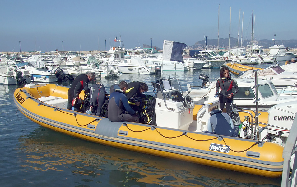Le gros bateau d'Azur Plong�e. fud0062