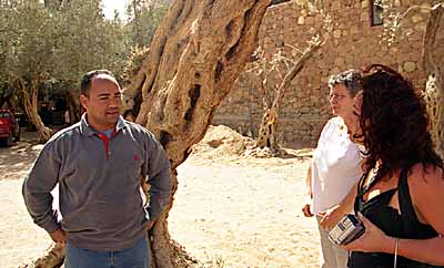 Premi�re harangue de notre guide. c14407