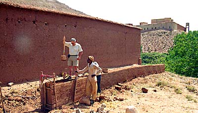 Construction dans la vall�e des roses. 
