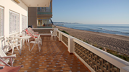 Grand balcon solarium. 