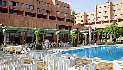 Marrakech - le Kenzi Farah : la terrasse petit d�jeuner. c02213