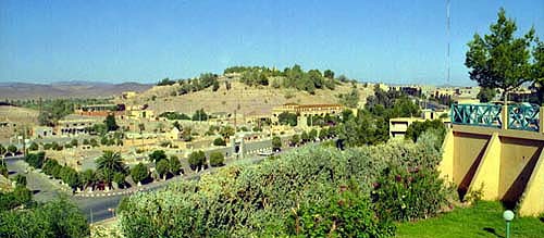 Le Kenzi Azghor : vue sur la vall�e. mr0108
